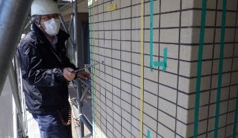 補修箇所の打診作業状況